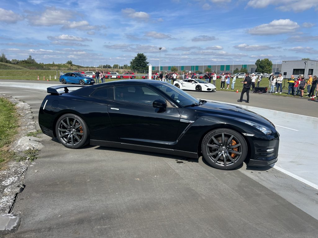 Nissan GTR stage pilotage enfant asphalte junior