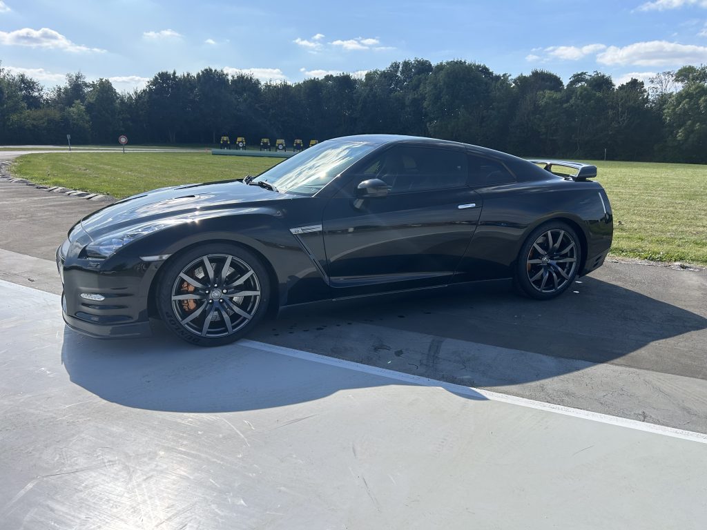 Nissan GTR 2 stage pilotage enfant as'phalte